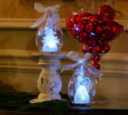 Set of 2 glass LED ornaments